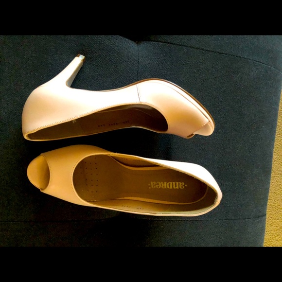 Very  cute and comfortable shoes .. - Picture 1 of 7